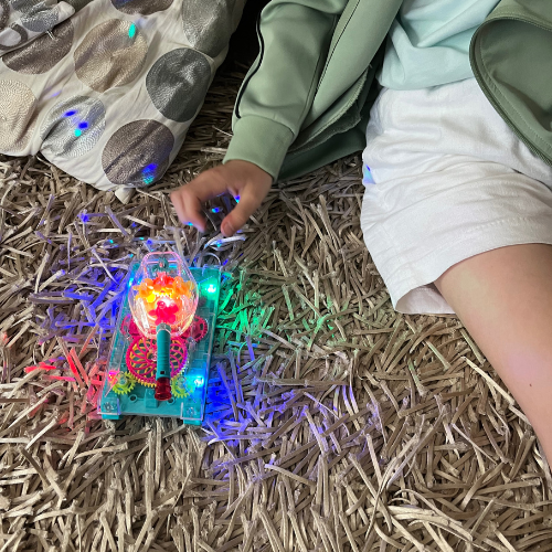 LightShow Tank™ - Toy tank with light and sound